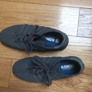 K-Swiss court style sneaker 9 1/2 gray euc